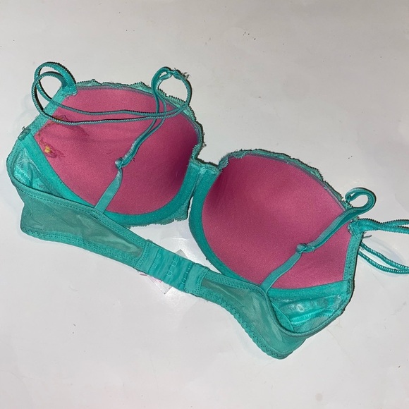 VS Pink bra - Picture 2 of 4
